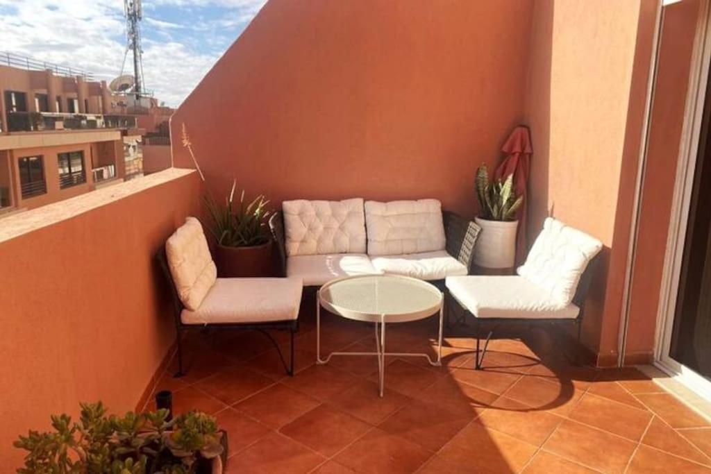 Sunny Terrace & Comfy Beds In Marrakech Appartement *